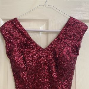Maxi burgundy sequence dress